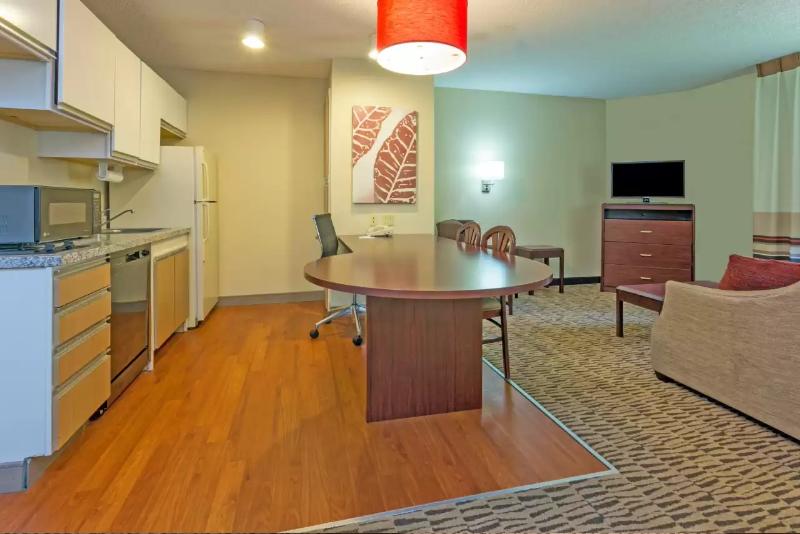 MainStay Suites Detroit Auburn Hills 4