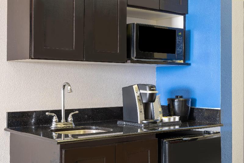 Holiday Inn Express Dallas East- Fairpark image
