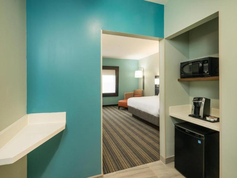 Holiday Inn Express & Suites Greenville image