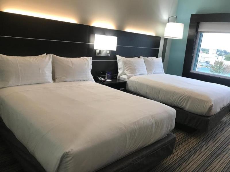 Holiday Inn Express & Suites Greenville image