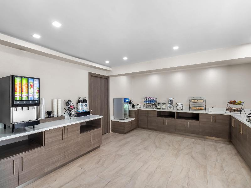 Baymont by Wyndham Arlington At Six Flags Dr image