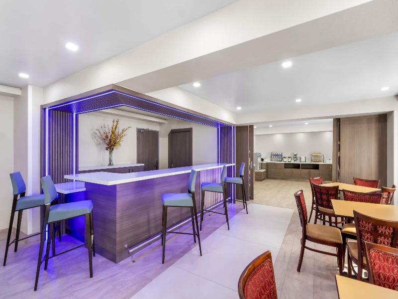 Baymont by Wyndham Arlington At Six Flags Dr image