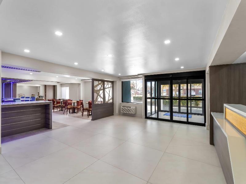 Baymont by Wyndham Arlington At Six Flags Dr image