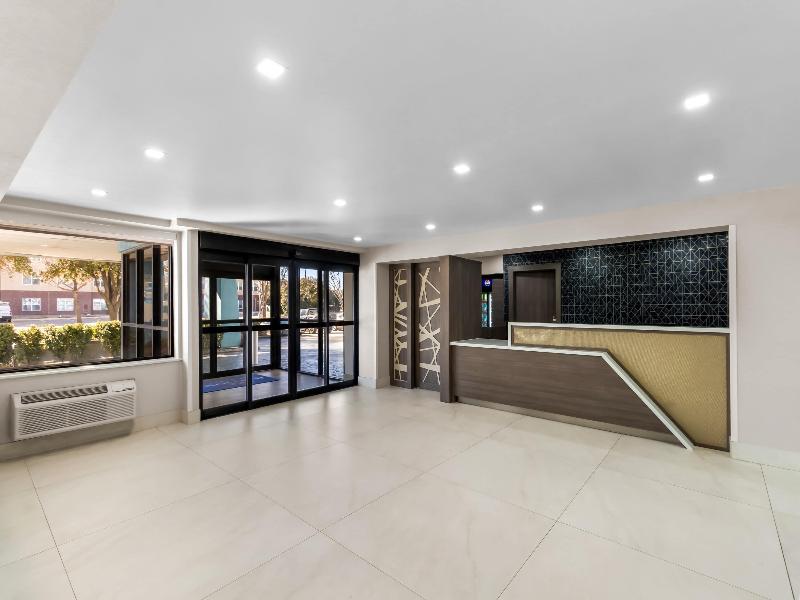 Baymont by Wyndham Arlington At Six Flags Dr image