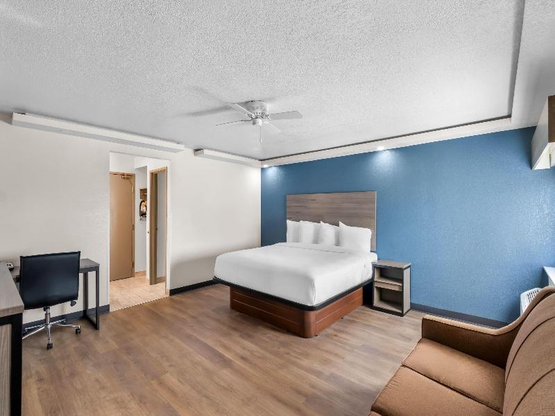 Baymont by Wyndham Arlington At Six Flags Dr image