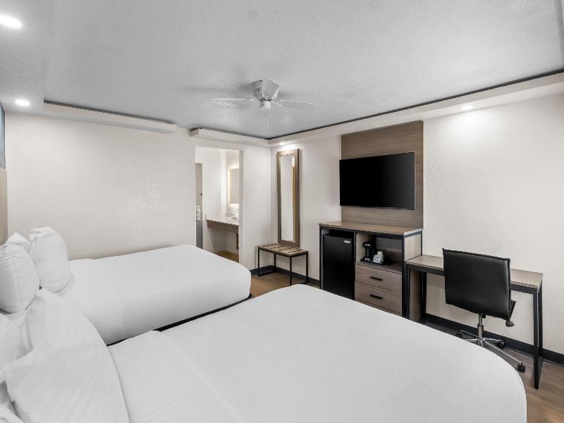 Baymont by Wyndham Arlington At Six Flags Dr image