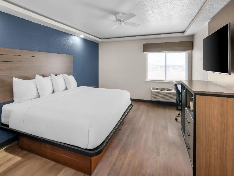 Baymont by Wyndham Arlington At Six Flags Dr image