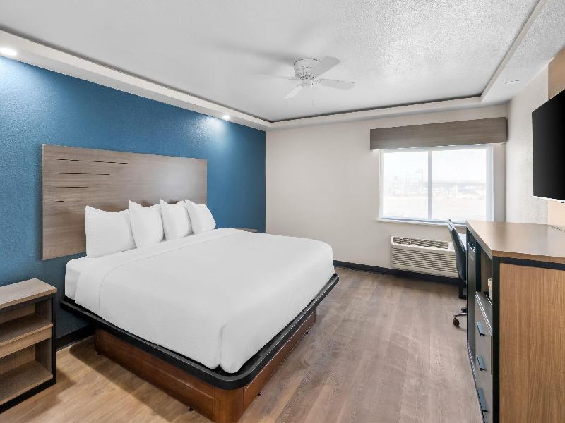 Baymont by Wyndham Arlington At Six Flags Dr image