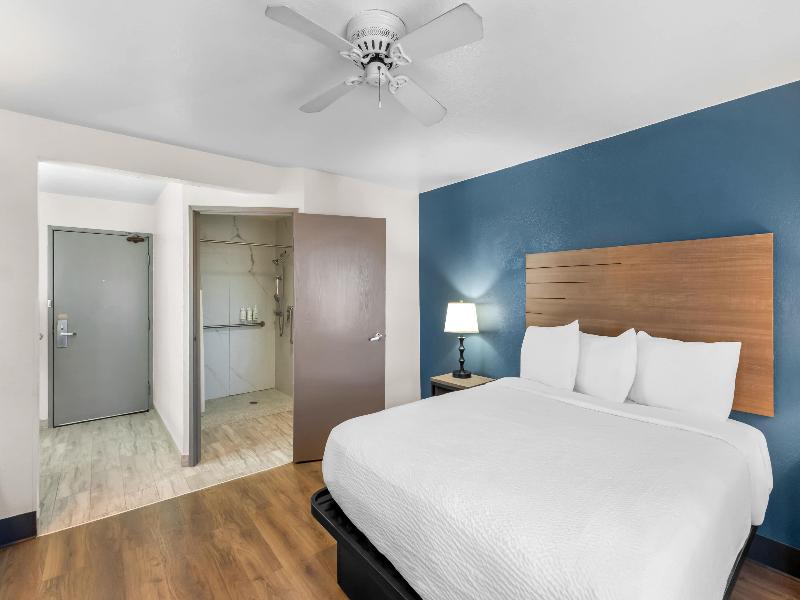 Baymont by Wyndham Arlington At Six Flags Dr image