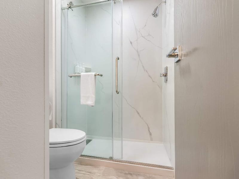 Baymont by Wyndham Arlington At Six Flags Dr image
