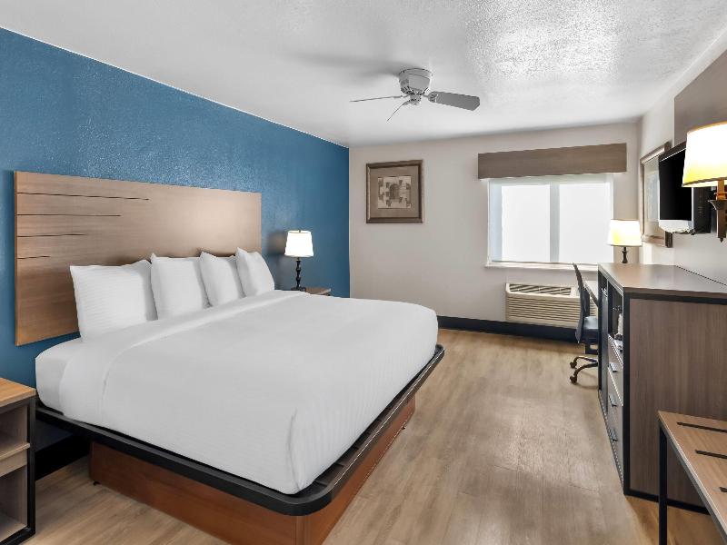 Baymont by Wyndham Arlington At Six Flags Dr image