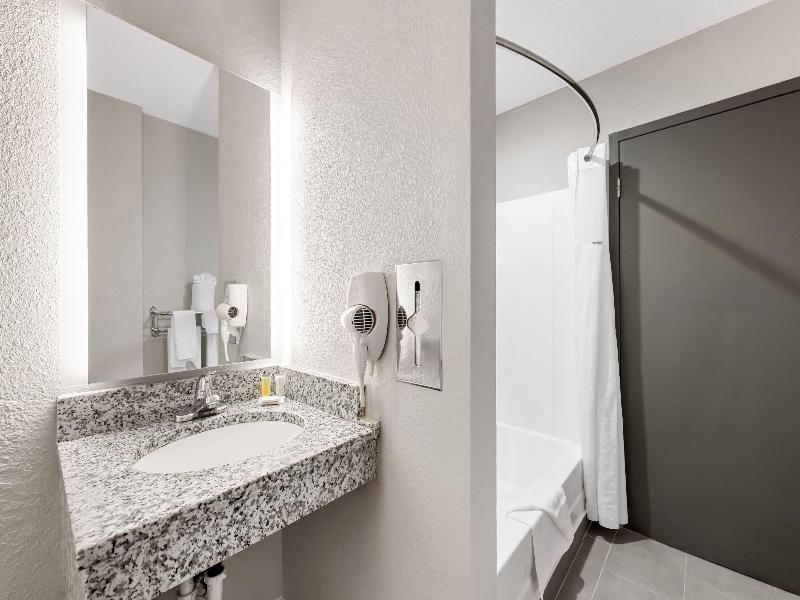 Microtel Inn & Suites Greenville By Wyndham image
