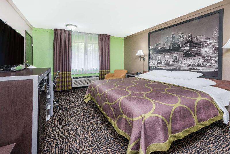 Super 8 by Wyndham Warrensburg image