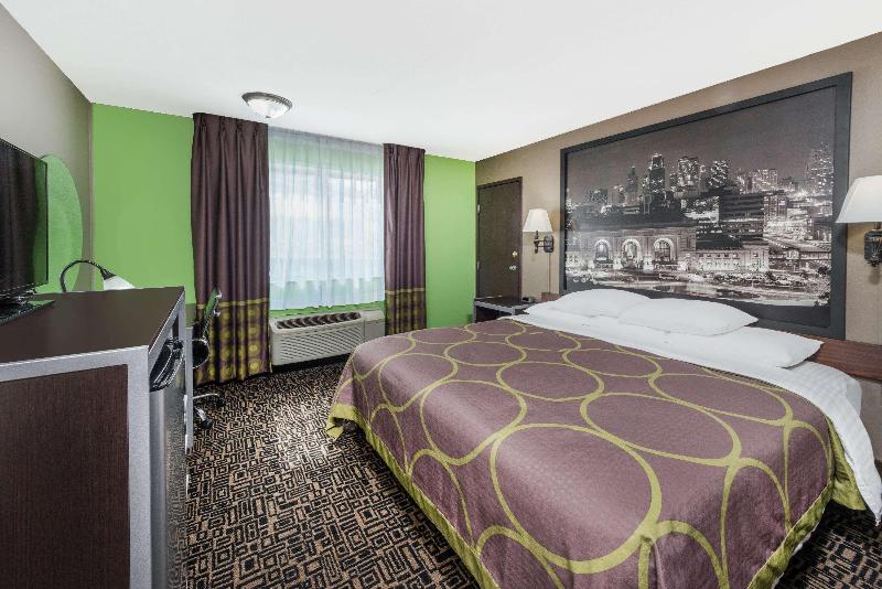 Super 8 by Wyndham Warrensburg image