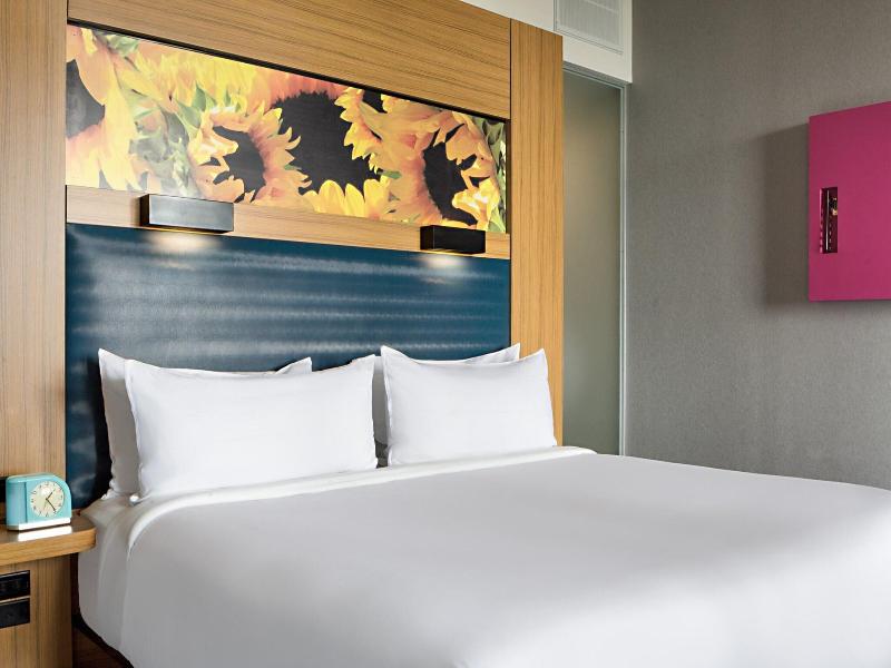 Aloft Dallas Downtown image