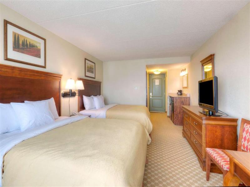 Country Inn & Suites by Radisson Fredericksburg image