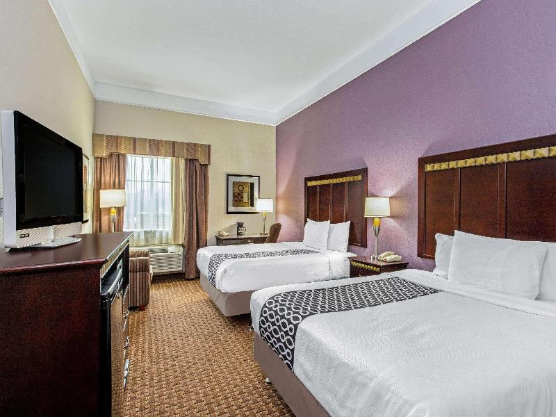 La Quinta Inn & Suites Cleburne image