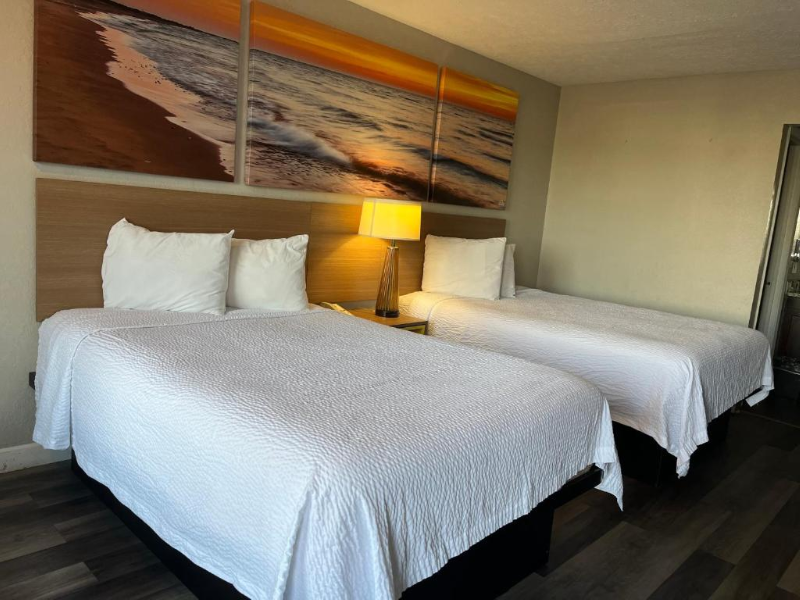 Days Inn & Suites by Wyndham Dayton North image