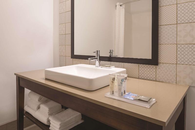 Country Inn & Suites by Radisson, Galena image