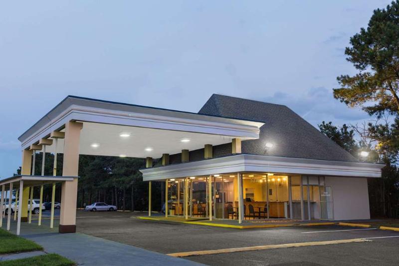 Travelodge by Wyndham Fredericksburg 3