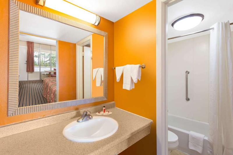 Travelodge by Wyndham Fredericksburg 4