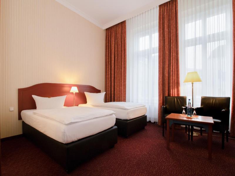 Akzent Am Goldenen Strauss image