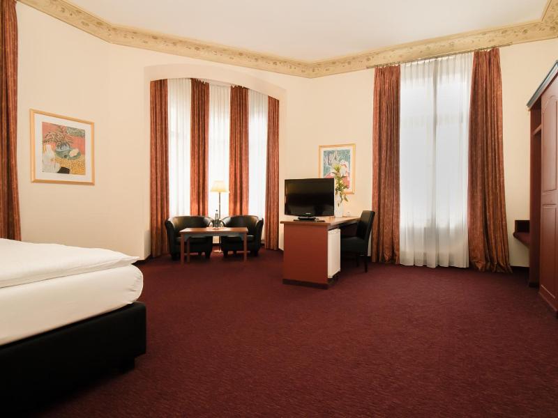 Akzent Am Goldenen Strauss image