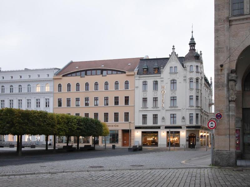 Akzent Am Goldenen Strauss image