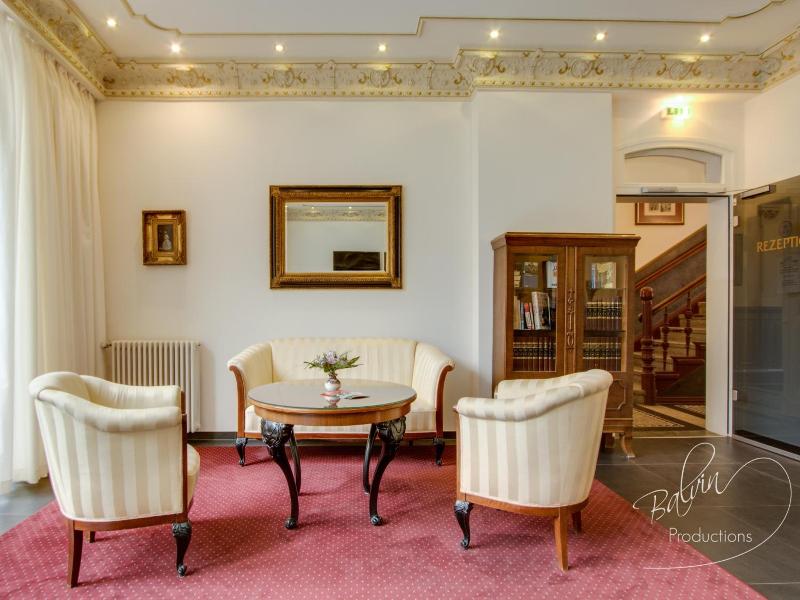 Akzent Am Goldenen Strauss image