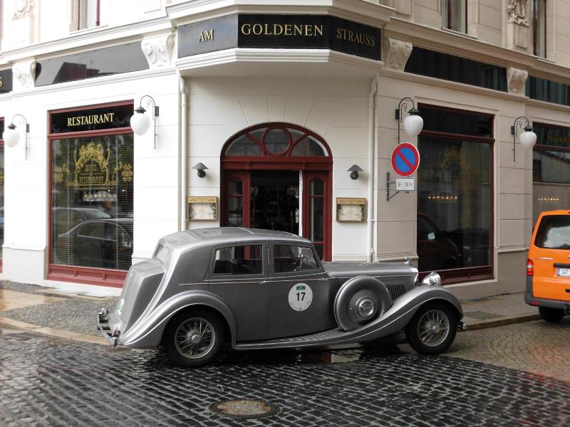 Akzent Am Goldenen Strauss image