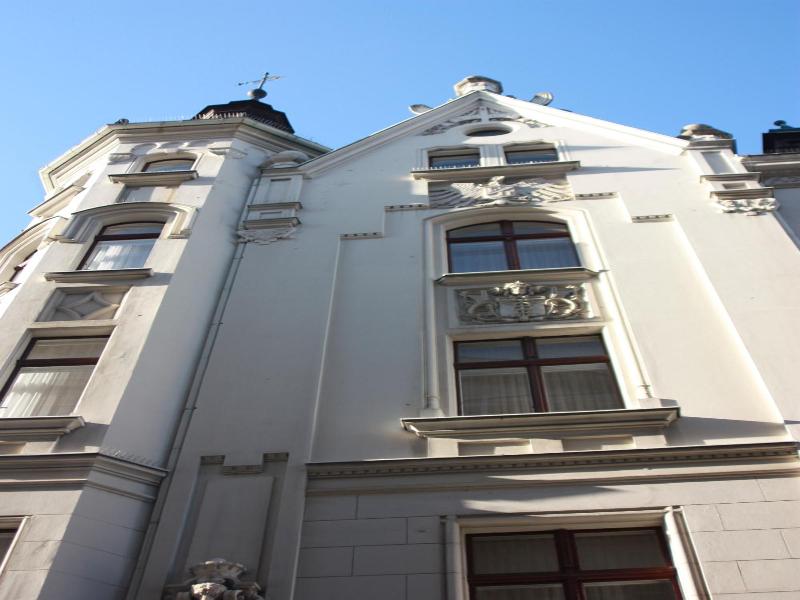 Akzent Am Goldenen Strauss image