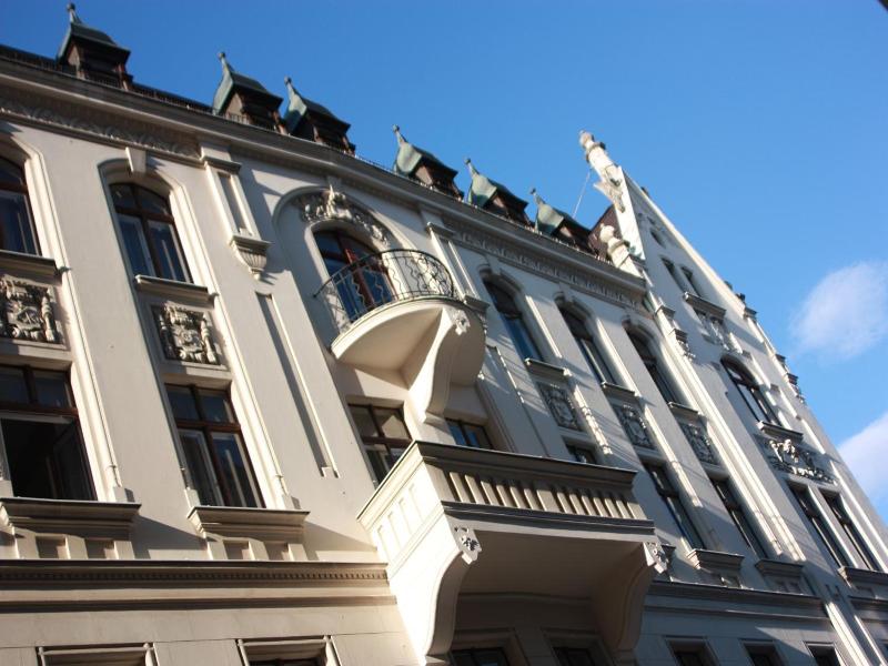 Akzent Am Goldenen Strauss image