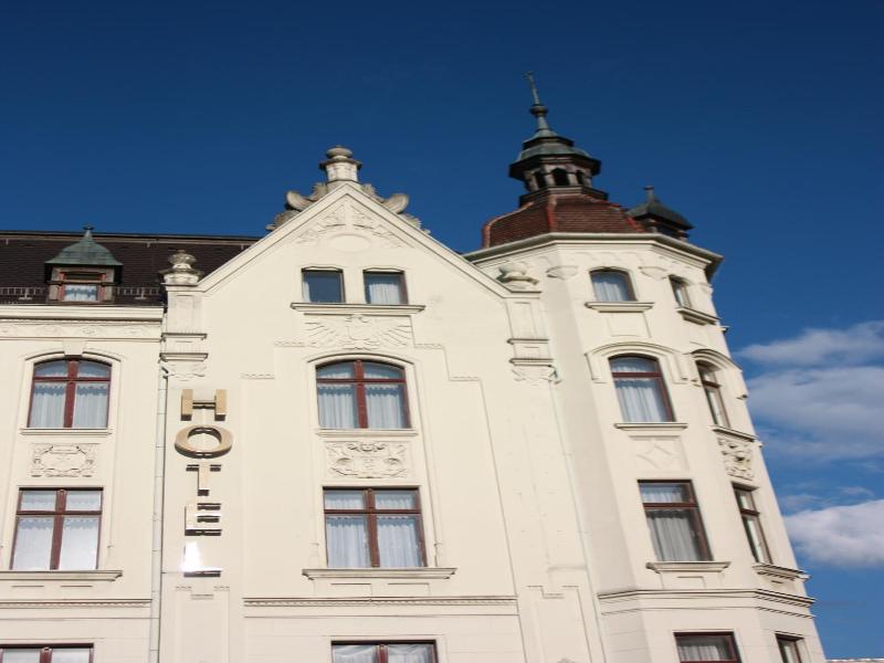 Akzent Am Goldenen Strauss image