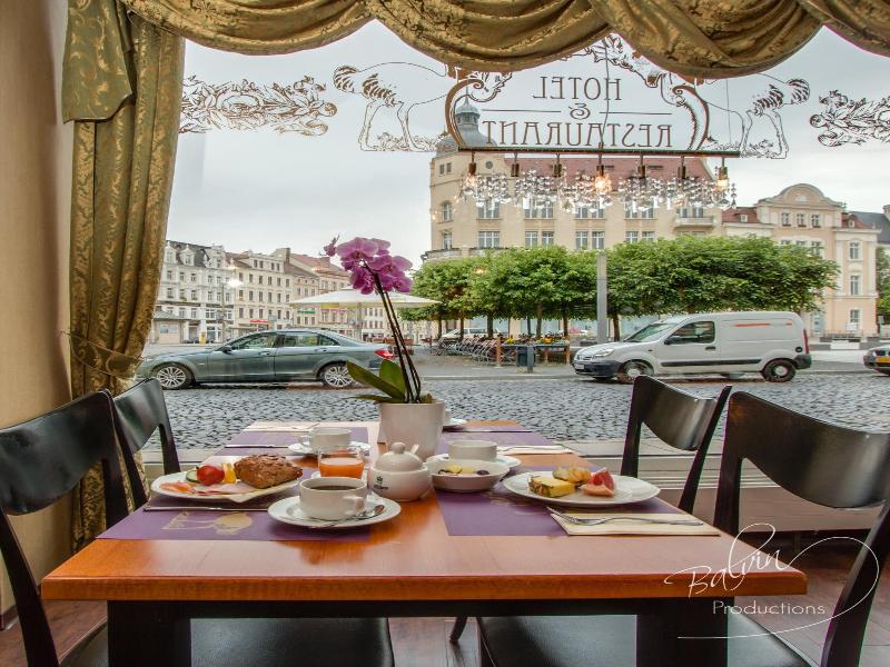 Akzent Am Goldenen Strauss image