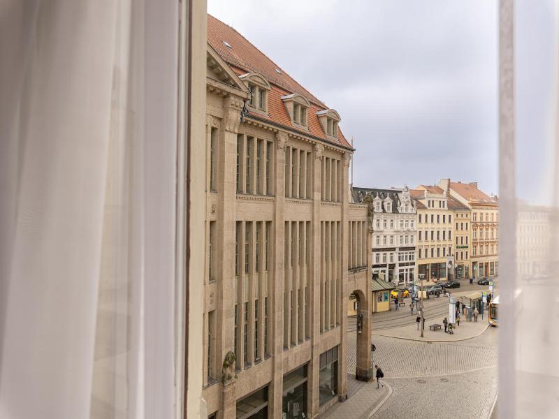 Akzent Am Goldenen Strauss image