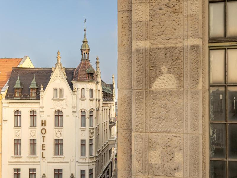 Akzent Am Goldenen Strauss image