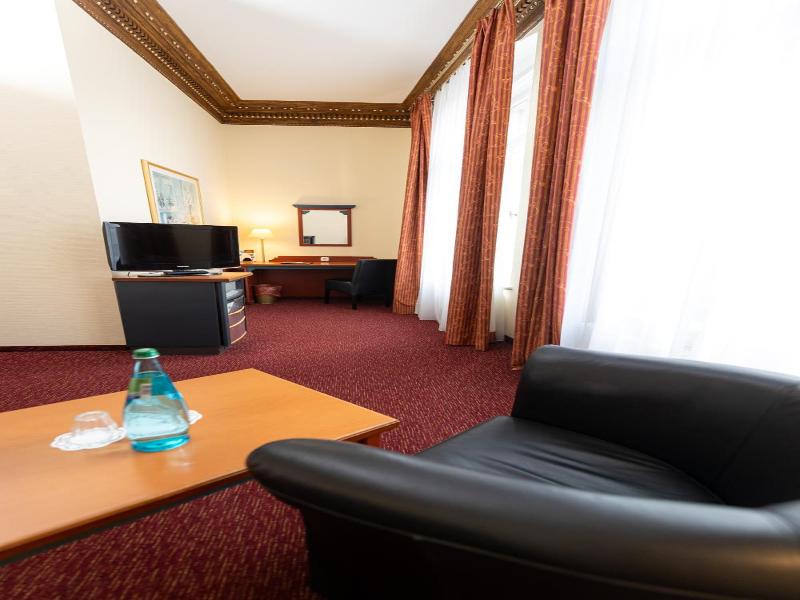 Akzent Am Goldenen Strauss image