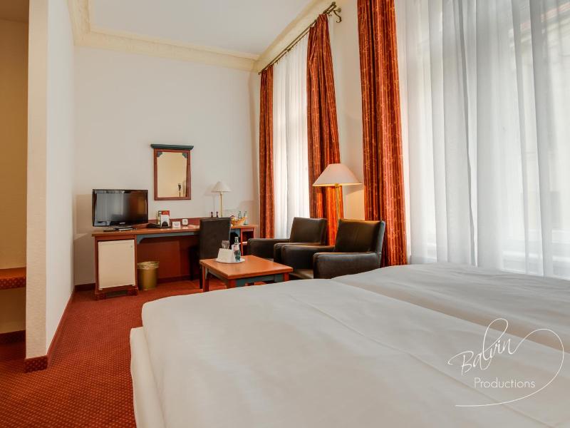 Akzent Am Goldenen Strauss image