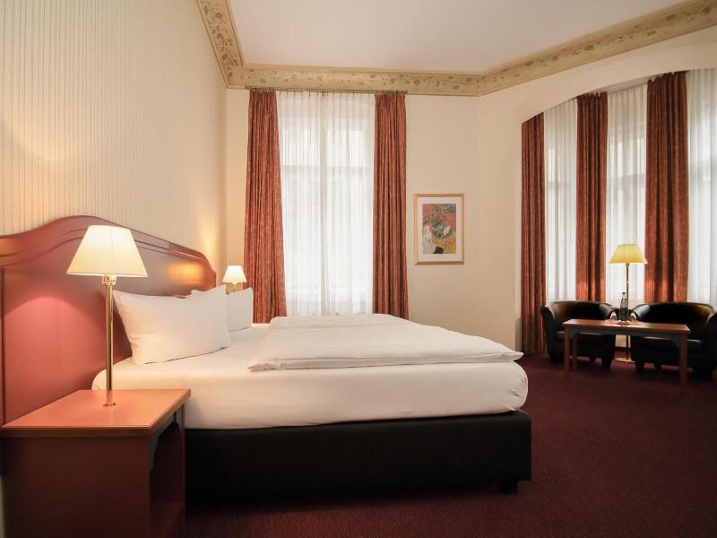 Akzent Am Goldenen Strauss image