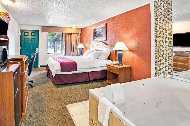 Knights Inn Detroit Area / Sterling Heights image