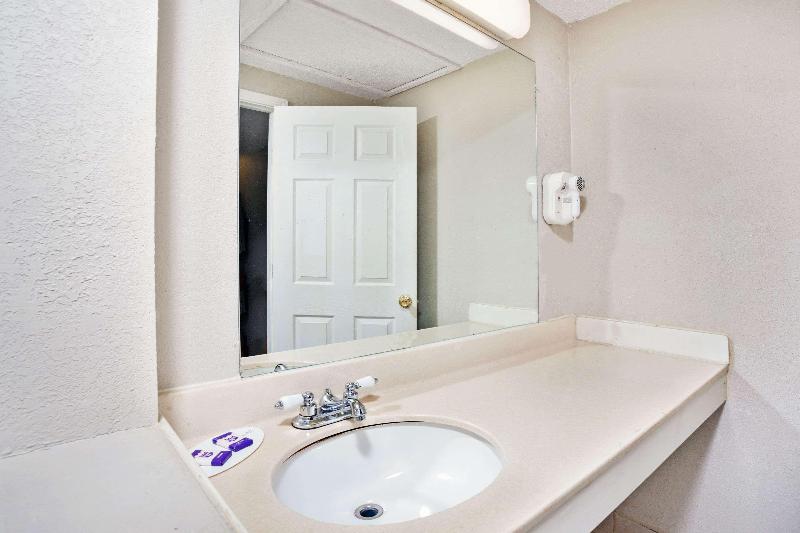 Knights Inn Detroit Area / Sterling Heights image