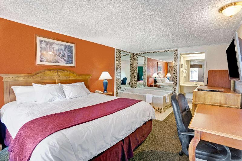 Knights Inn Detroit Area / Sterling Heights image