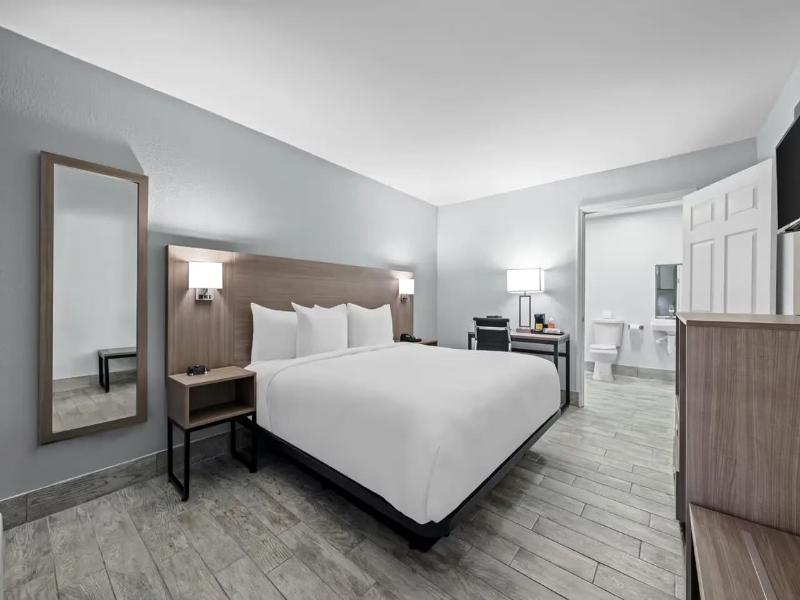 Econo Lodge Daytona Beach - Speedway image