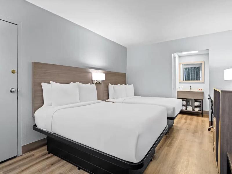 Econo Lodge Daytona Beach - Speedway image