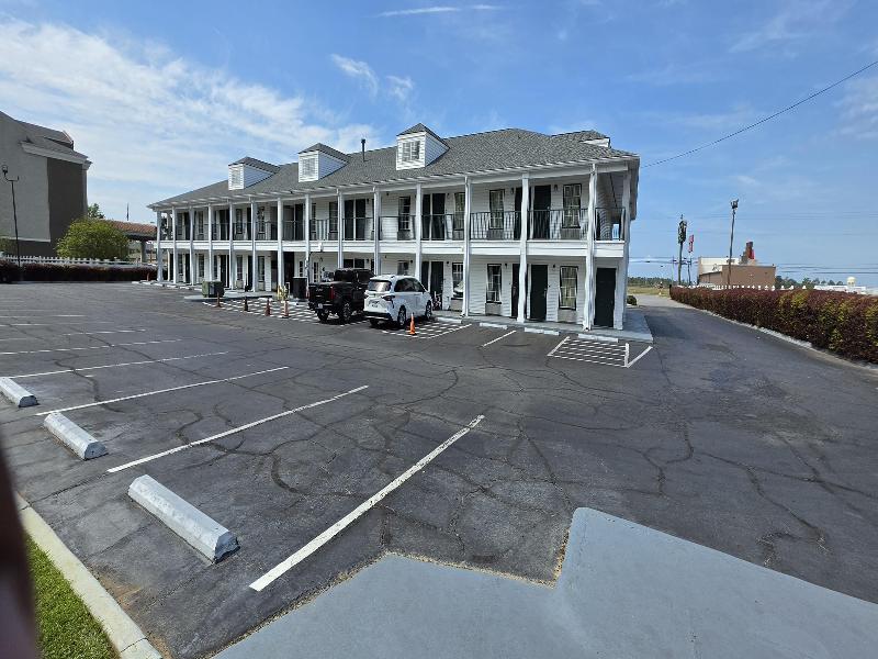 Jameson Inn Douglas — exterior view