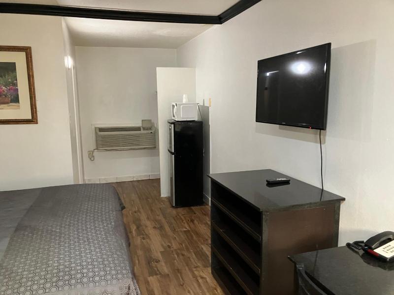 Budget Host Inn Arlington image
