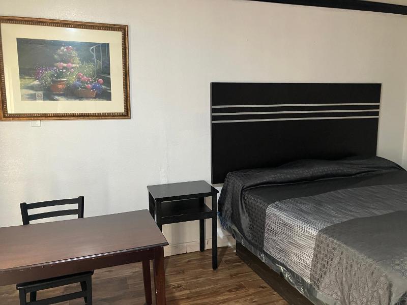 Budget Host Inn Arlington image