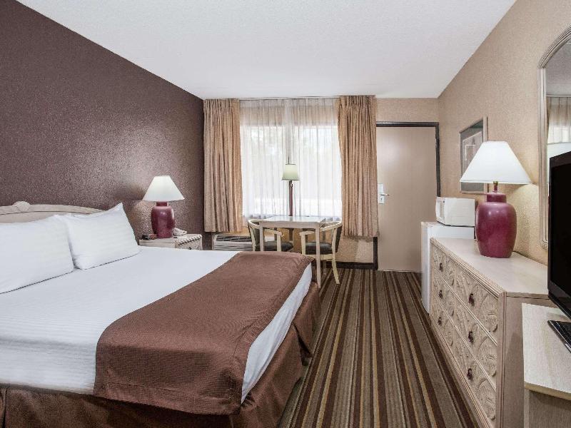 Travelodge by Wyndham Deltona image