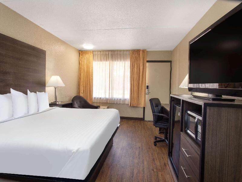 Travelodge by Wyndham Deltona image