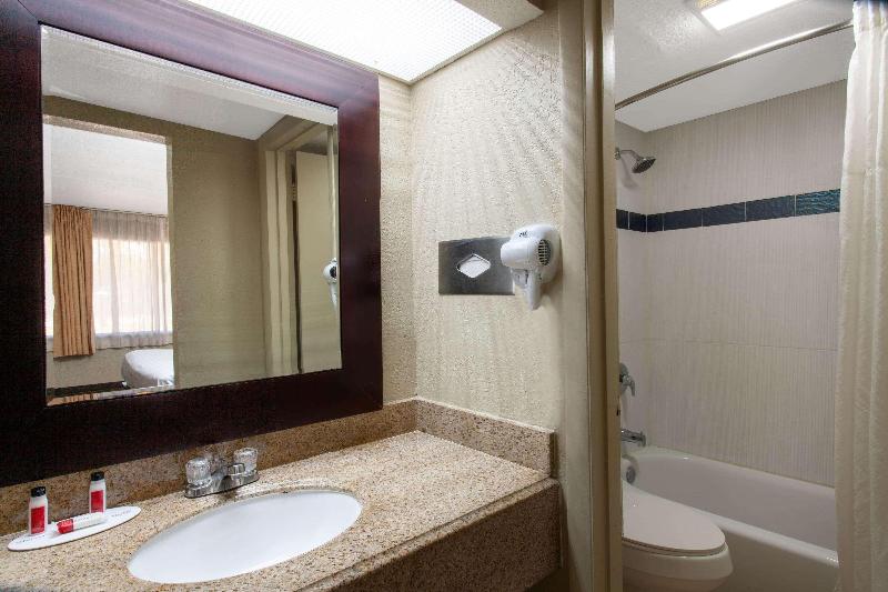 Travelodge by Wyndham Deltona image